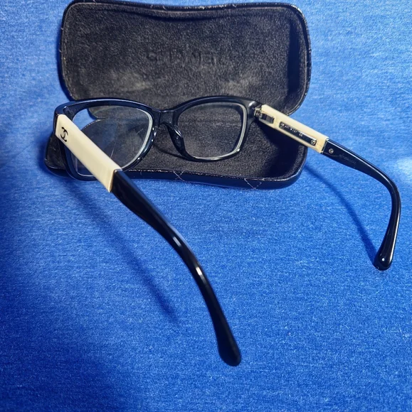 CHANEL glasses in black and cream W Quilted Lambskin Black Leather Case VINTAGE - Picture 14 of 16
